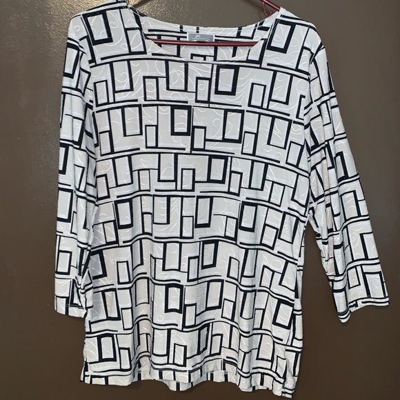 Top - Picture 2 of 2